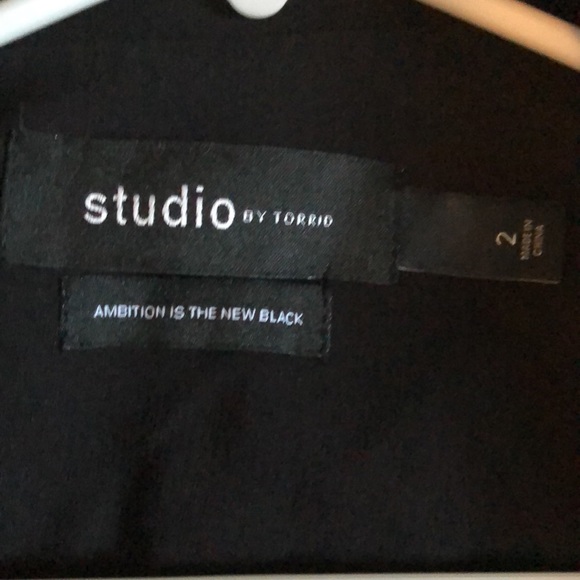 Torrid Studio Black Blazer Size 2 - Picture 5 of 7